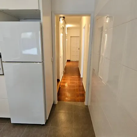 Carcarooms * Carcavelos (Lisbon)