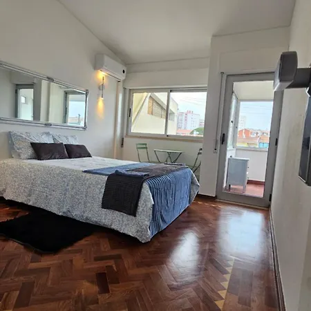 Carcarooms * Carcavelos (Lisbon)