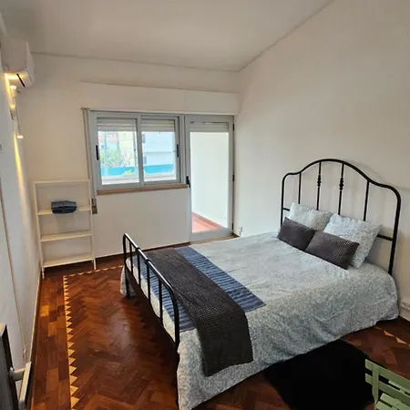 Carcarooms * Carcavelos (Lisbon)