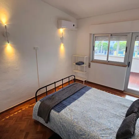 Carcarooms * Carcavelos (Lisbon)